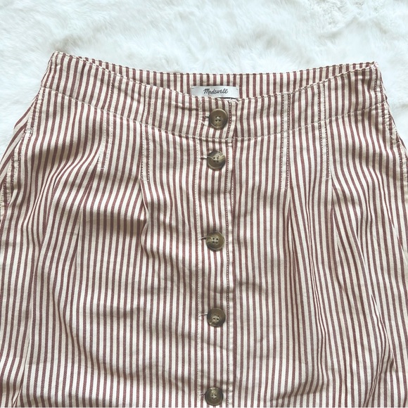 Madewell | Patio Button Linen Skirt; Size 6 - Picture 3 of 7